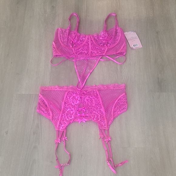 Pink Lace Lingerie Set - Picture 1 of 8